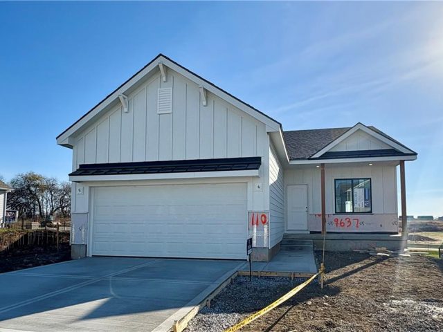 Homes for Sale in Kansas City, MO 64154 | 9637 N Colrain Avenue