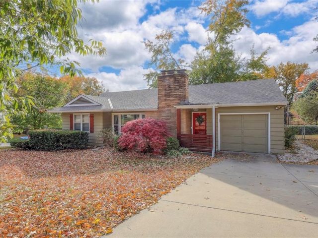 Homes for Sale in Kansas City, MO 64116 | 211 NW Briarcliff Road