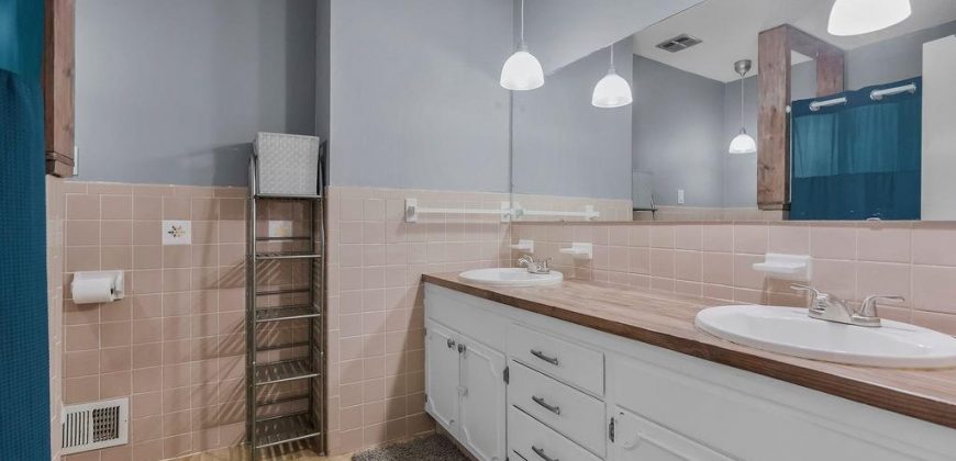 Homes for Sale in Gladstone, MO 64118 | 1303 NE 77th Street