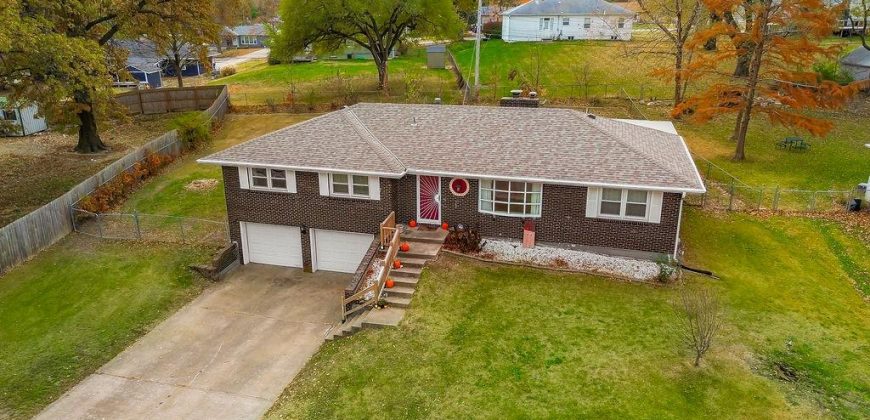 Homes for Sale in Gladstone, MO 64118 | 1303 NE 77th Street