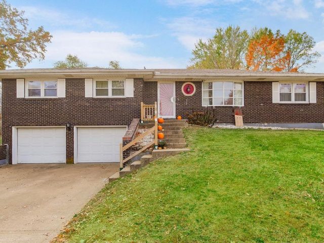 Homes for Sale in Gladstone, MO 64118 | 1303 NE 77th Street