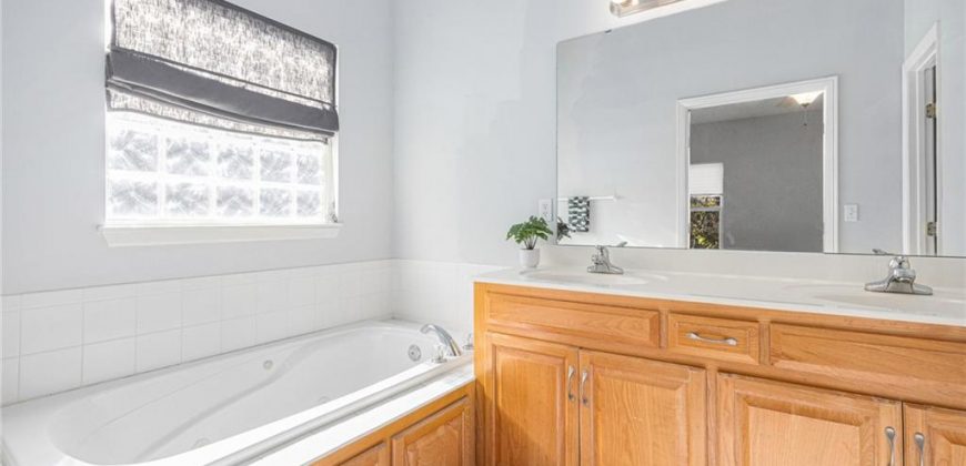 Homes for Sale in Kansas City, MO 64154 | 8707 N ROBINHOOD Avenue