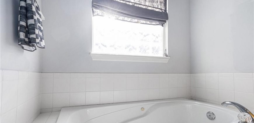 Homes for Sale in Kansas City, MO 64154 | 8707 N ROBINHOOD Avenue