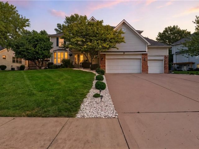 Homes for Sale in Gladstone, MO 64119 | 6909 N Bellefontaine Avenue