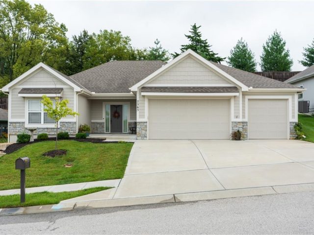 Homes for Sale in Kansas City, MO 64152 | 7565 NW Damon Drive