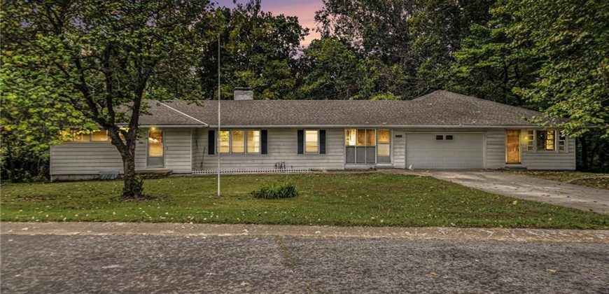 Homes for Sale in Gladstone, MO 64118 | 4914 N Central Street