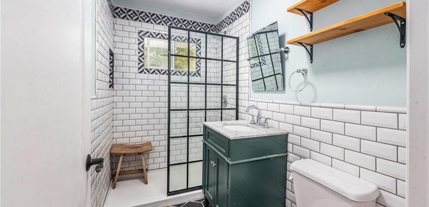 Homes for Sale in Gladstone, MO 64118 | 4914 N Central Street