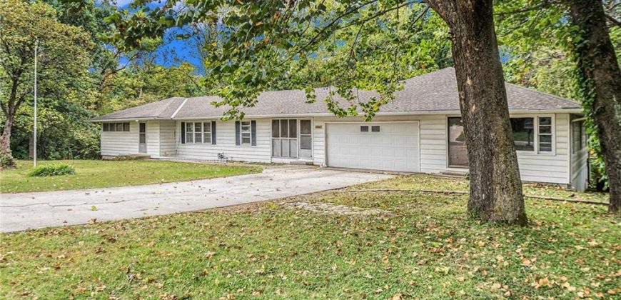 Homes for Sale in Gladstone, MO 64118 | 4914 N Central Street