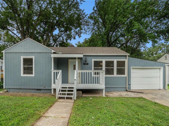 Homes for Sale in Kansas City, MO 64116 | 915 NE 44th Street