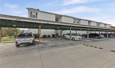 Homes for Sale in Gladstone, MO 64118 | 6826 N Olive Street