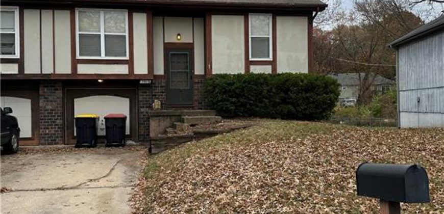 Homes for Sale in Parkville, MO 64152 | 5913 NW Creekview Drive