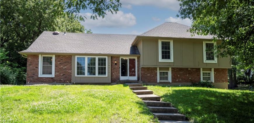 Homes for Sale in Parkville, MO 64152 | 10315 NW Mirror Lake Drive