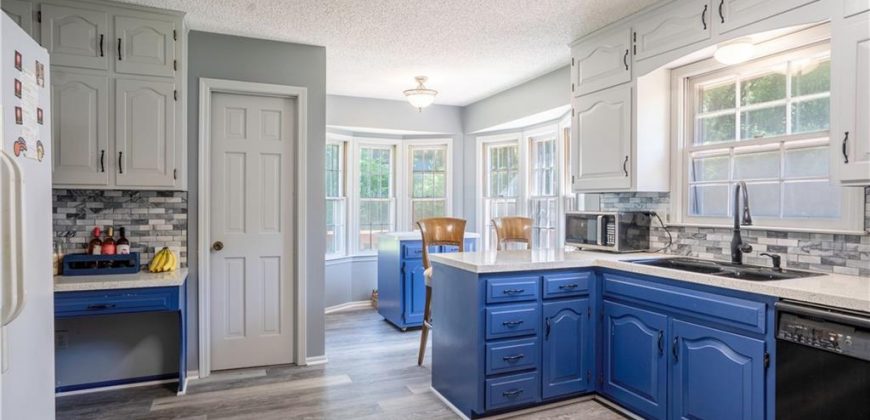 Homes for Sale in Parkville, MO 64152 | 10315 NW Mirror Lake Drive