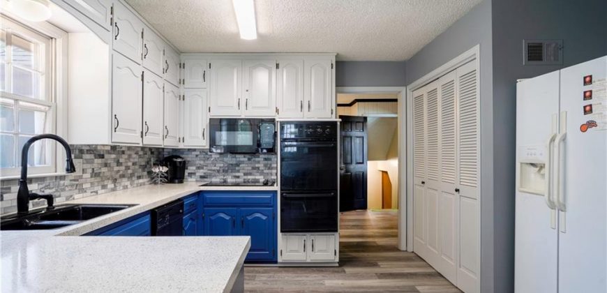 Homes for Sale in Parkville, MO 64152 | 10315 NW Mirror Lake Drive