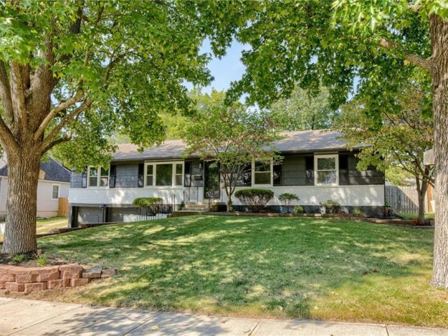 Homes for Sale in Kansas City, MO 64116 | 3320  Mohawk Lane