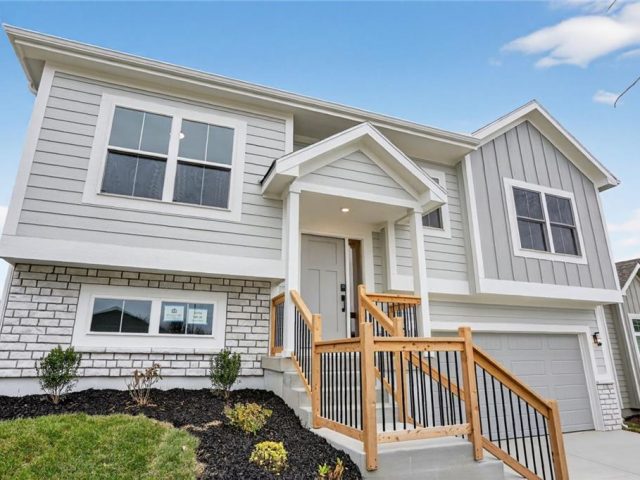 Homes for Sale in Parkville, MO 64152 | 16232  Giorgia Street