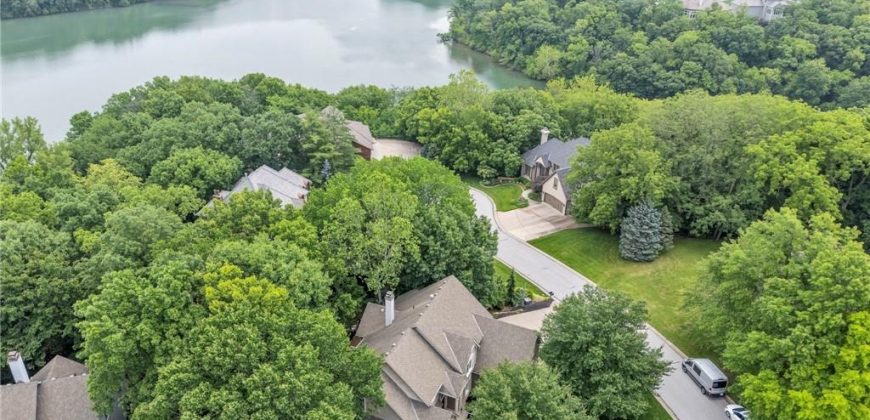 Homes for Sale in Parkville, MO 64152 | 5733 NW North pointe Terrace