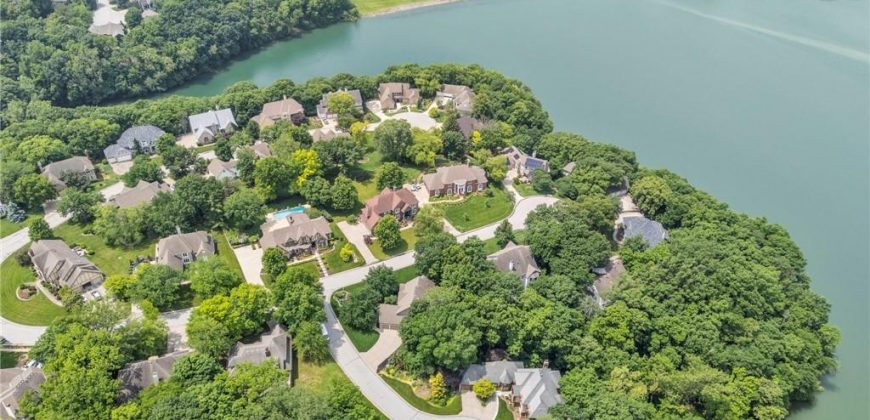 Homes for Sale in Parkville, MO 64152 | 5733 NW North pointe Terrace