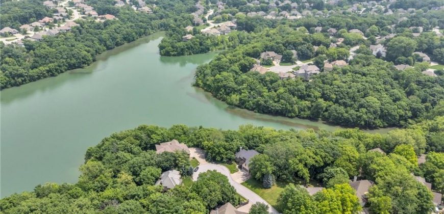 Homes for Sale in Parkville, MO 64152 | 5733 NW North pointe Terrace