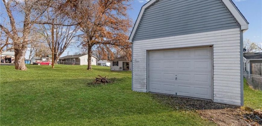 Homes for Sale in Dearborn, MO 64439 | 608 N Harrington Street