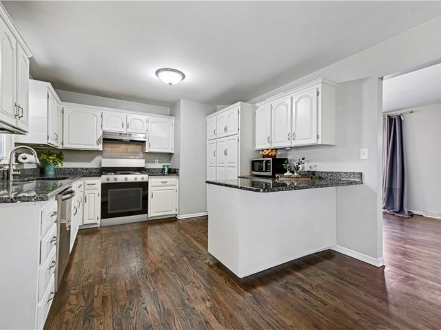 Homes for Sale in Kansas City, MO 64116 | 657 NE Russell Road