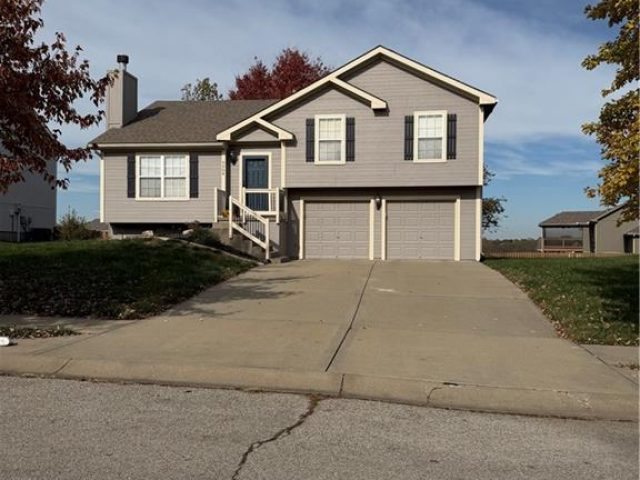 Homes for Sale in Kansas City, MO 64157 | 9004 NE PAW PAW Drive