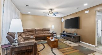 Homes for Sale in Gladstone, MO 64118 | 2433 NE 68th Street