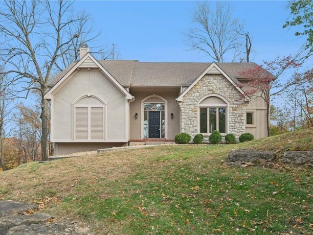Homes for Sale in Kansas City, MO 64152 | 5305 NW Bluff Drive
