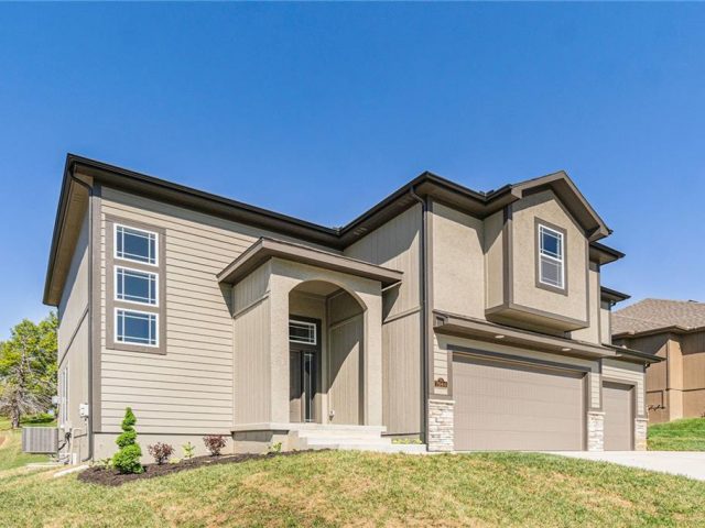 Homes for Sale in Parkville, MO 64152 | 7044  Glenn Lane