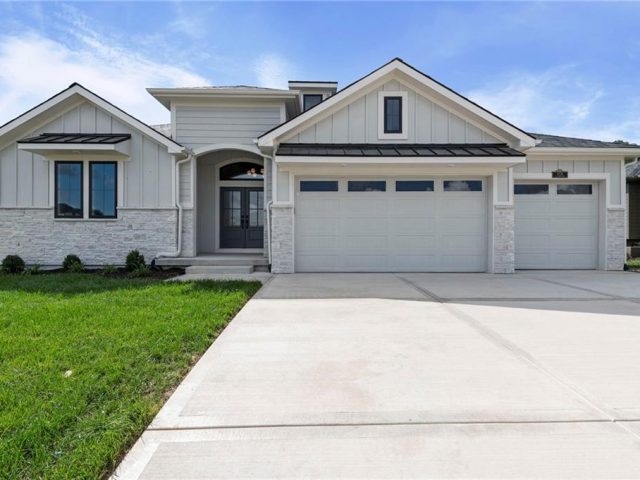 Homes for Sale in Kansas City, MO 64157 | 8716 N Lewis Avenue