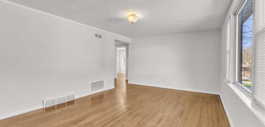 Homes for Sale in Claycomo, MO 64119 | 205 E Longfellow Street