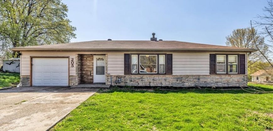 Homes for Sale in Claycomo, MO 64119 | 205 E Longfellow Street
