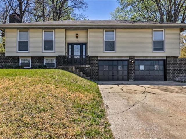Homes for Sale in Kansas City, MO 64152 | 10705 NW 58th Street
