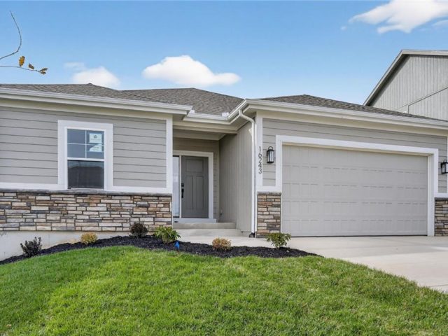 Homes for Sale in Parkville, MO 64152 | 16243  Giorgia Street