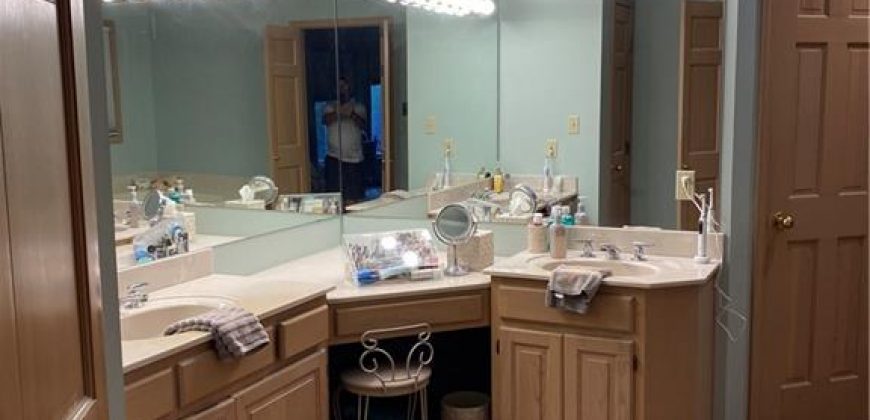 Homes for Sale in Gladstone, MO 64119 | 3105 NE 70 Street