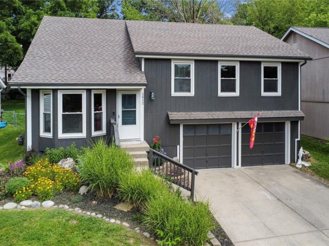 Homes for Sale in Kansas City, MO 64118 | 1412 NW 63RD Terrace