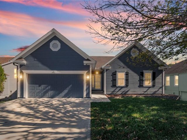 Homes for Sale in Kansas City, MO 64154 | 8509 N Robinhood Avenue