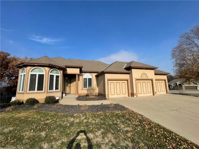 Homes for Sale in Kansas City, MO 64053 | 8636 N Utica Avenue