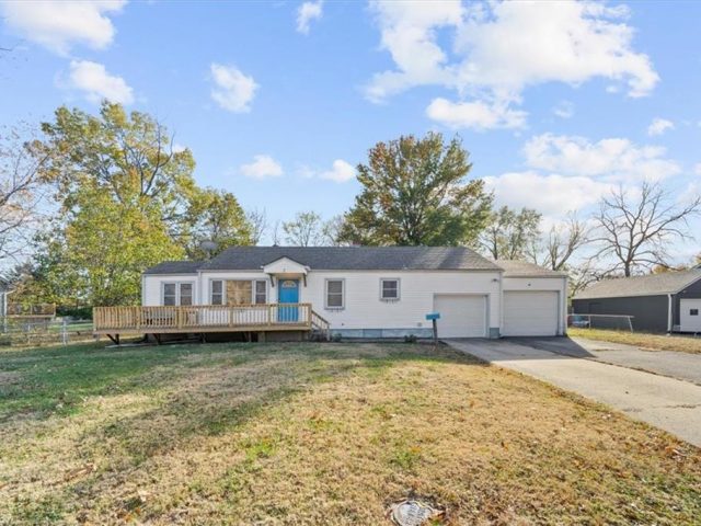 Homes for Sale in Kansas City, MO 64118 | 601 NE 74th Terrace