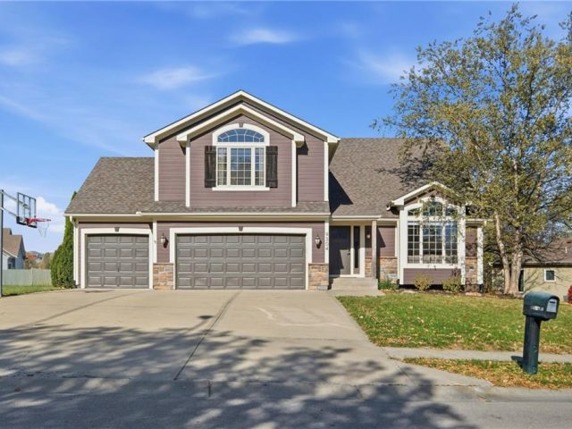 Homes for Sale in Kansas City, MO 64157 | 9304 NE 109th Terrace