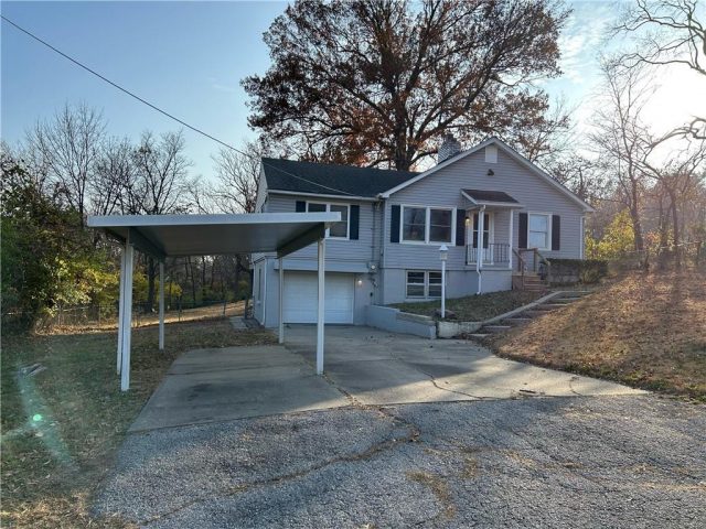 Homes for Sale in Gladstone, MO 64118 | 9 NW Englewood Court