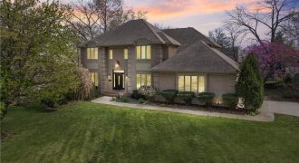 Homes for Sale in Gladstone, MO 64119 | 132 W Woodlands Drive