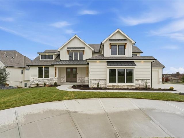 Homes for Sale in Kansas City, MO 64155 | 2304 NE Shoal Creek Parkway