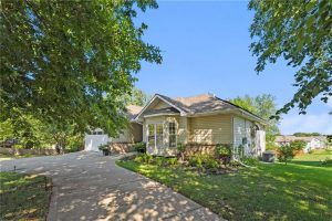 7735-N-Mersington-Avenue-mls-2568175-image-1