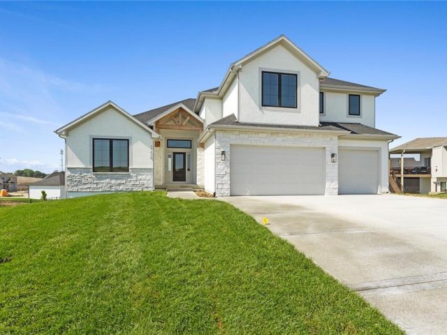 Homes for Sale in Kearney, MO 64060 | 13703  Clover Court