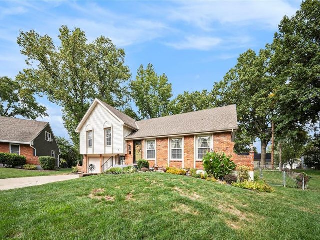 Homes for Sale in Kansas City, MO 64119 | 2704 NE 67th Place