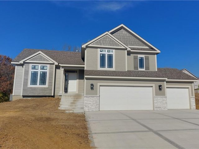 Homes for Sale in Parkville, MO 64152 | 8580 NW 75th Terrace