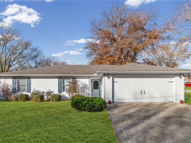 Homes for Sale in Dearborn, MO 64439 | 608 N Harrington Street