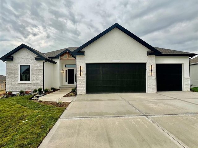 Homes for Sale in Liberty, MO 64068 | 1909  Longview Drive