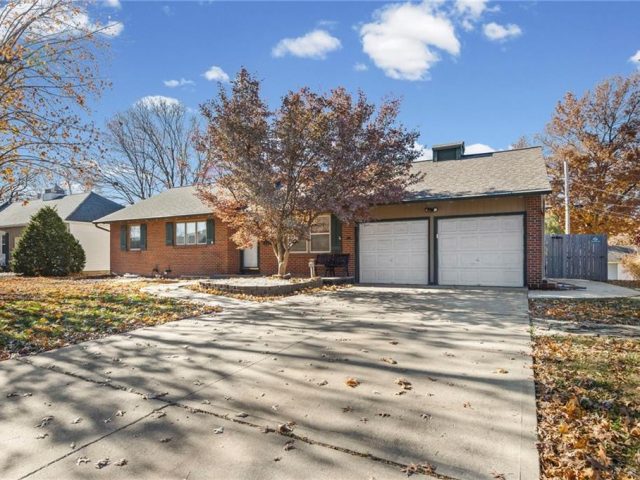 Homes for Sale in Kansas City, MO 64118 | 5248 N Flora Avenue